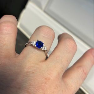 New blue sapphire ring